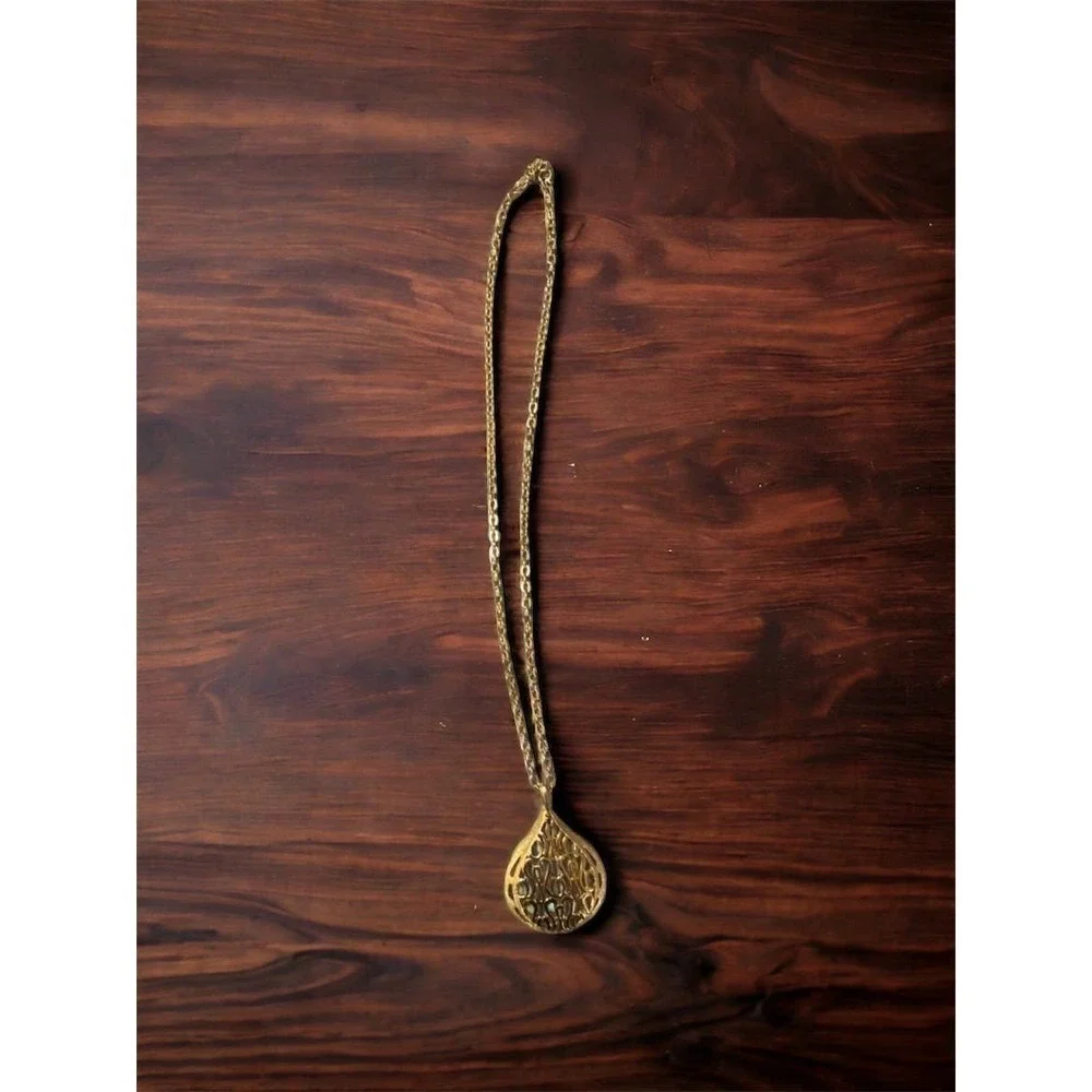 Vintage Gold-Tone Filigree Teardrop Pendant Necklace - Picture 9 of 9